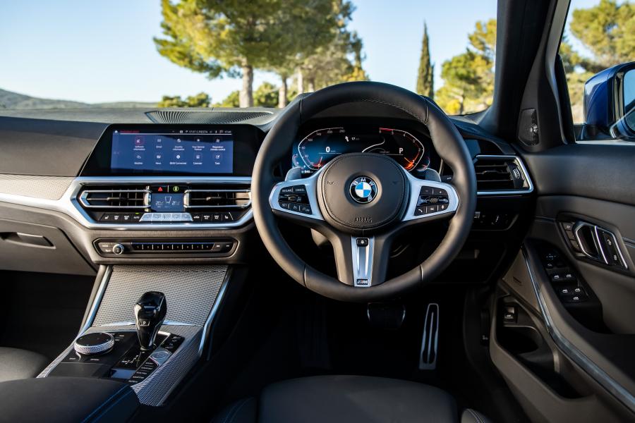 Торпедо BMW 320d M Sport xDrive (G20) 2019 года  (UK) (фото 12 из 40)